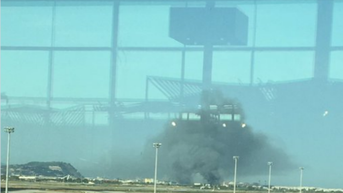 Συναγερμός στις καταλανικές αρχές: Φωτιά κοντά στο αεροδρόμιο της Βαρκελώνης